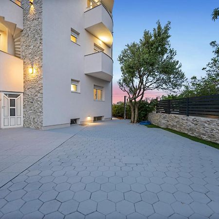Aquarius Apartments - Beachside With Heated Pool Vodice Esterno foto