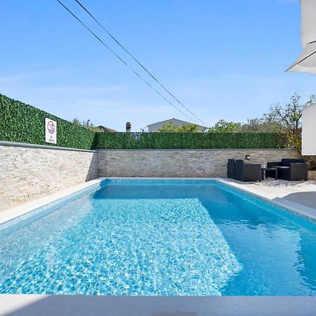 Aquarius Apartments - Beachside With Heated Pool Vodice Esterno foto