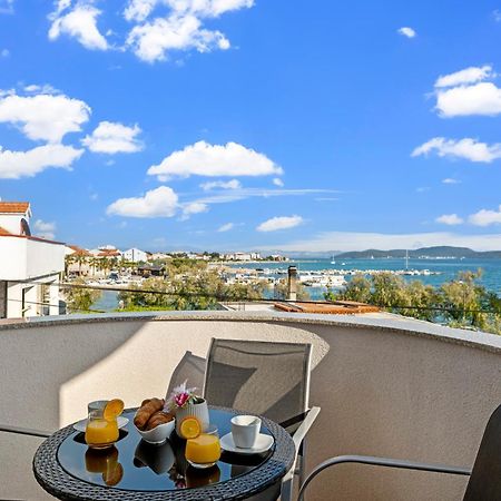 Aquarius Apartments - Beachside With Heated Pool Vodice Esterno foto
