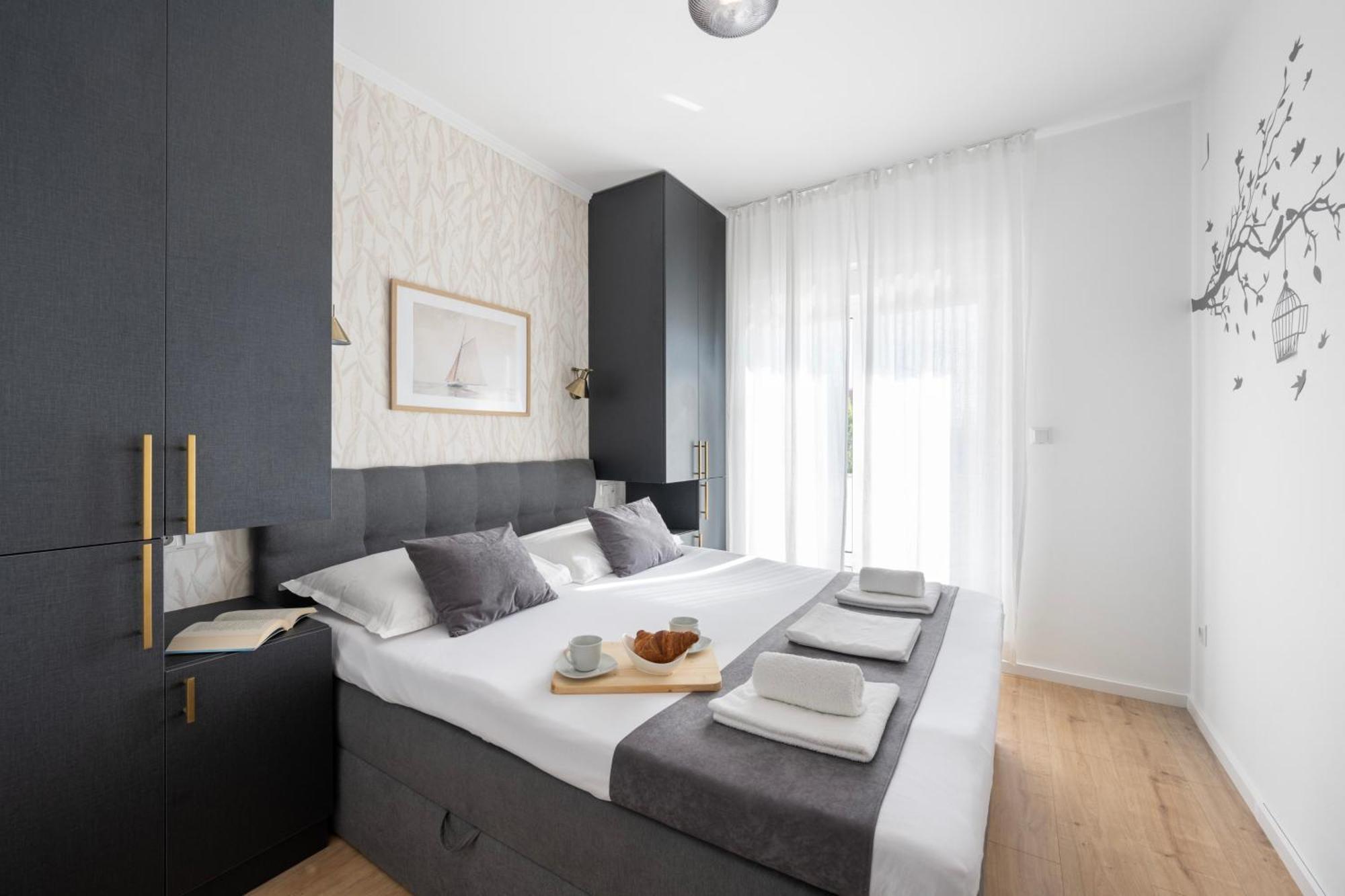 Aquarius Apartments - Beachside With Heated Pool Vodice Esterno foto