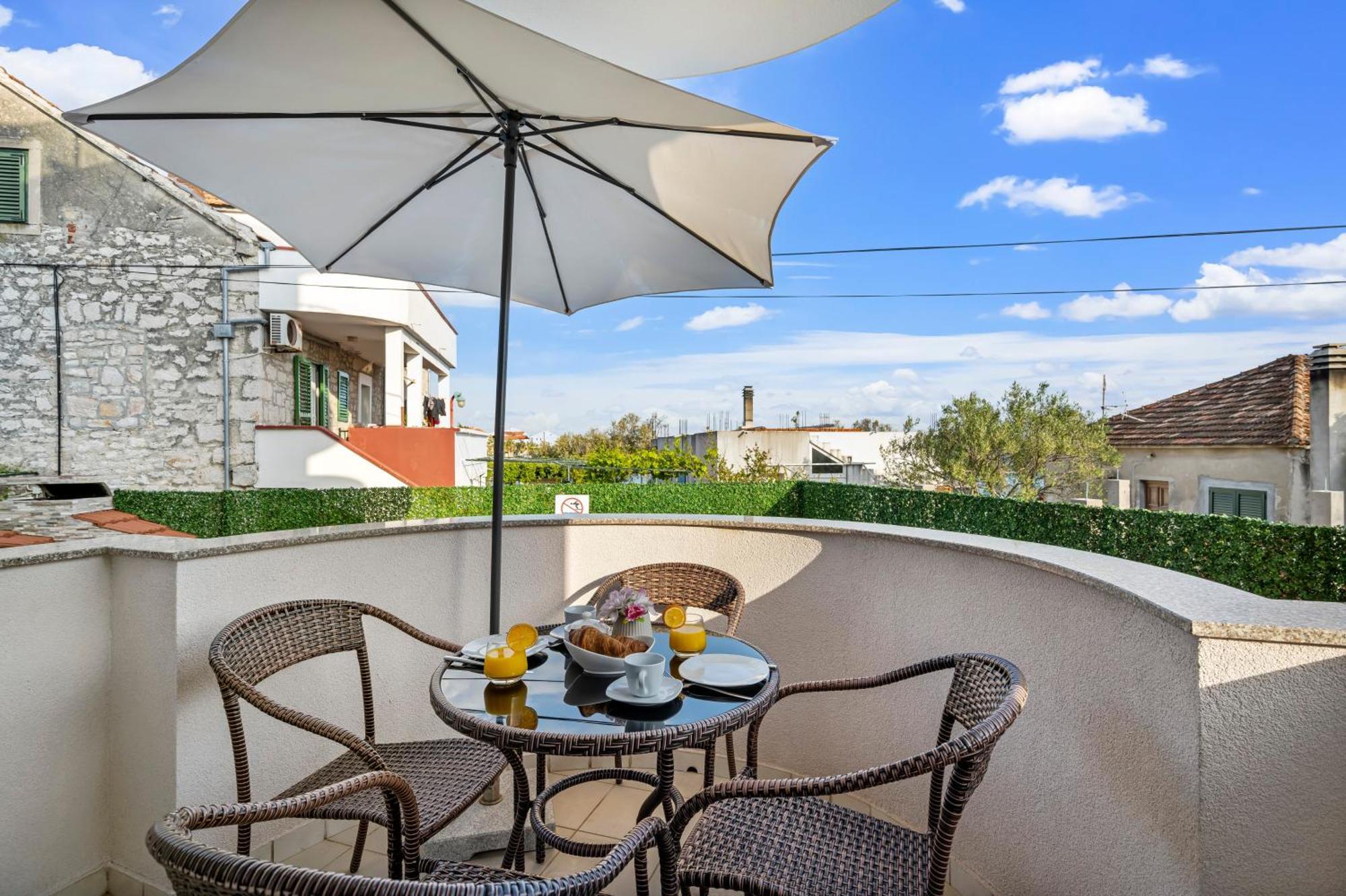 Aquarius Apartments - Beachside With Heated Pool Vodice Camera foto
