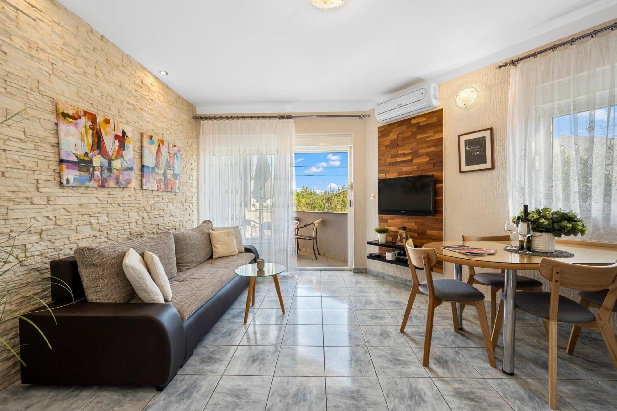 Aquarius Apartments - Beachside With Heated Pool Vodice Esterno foto