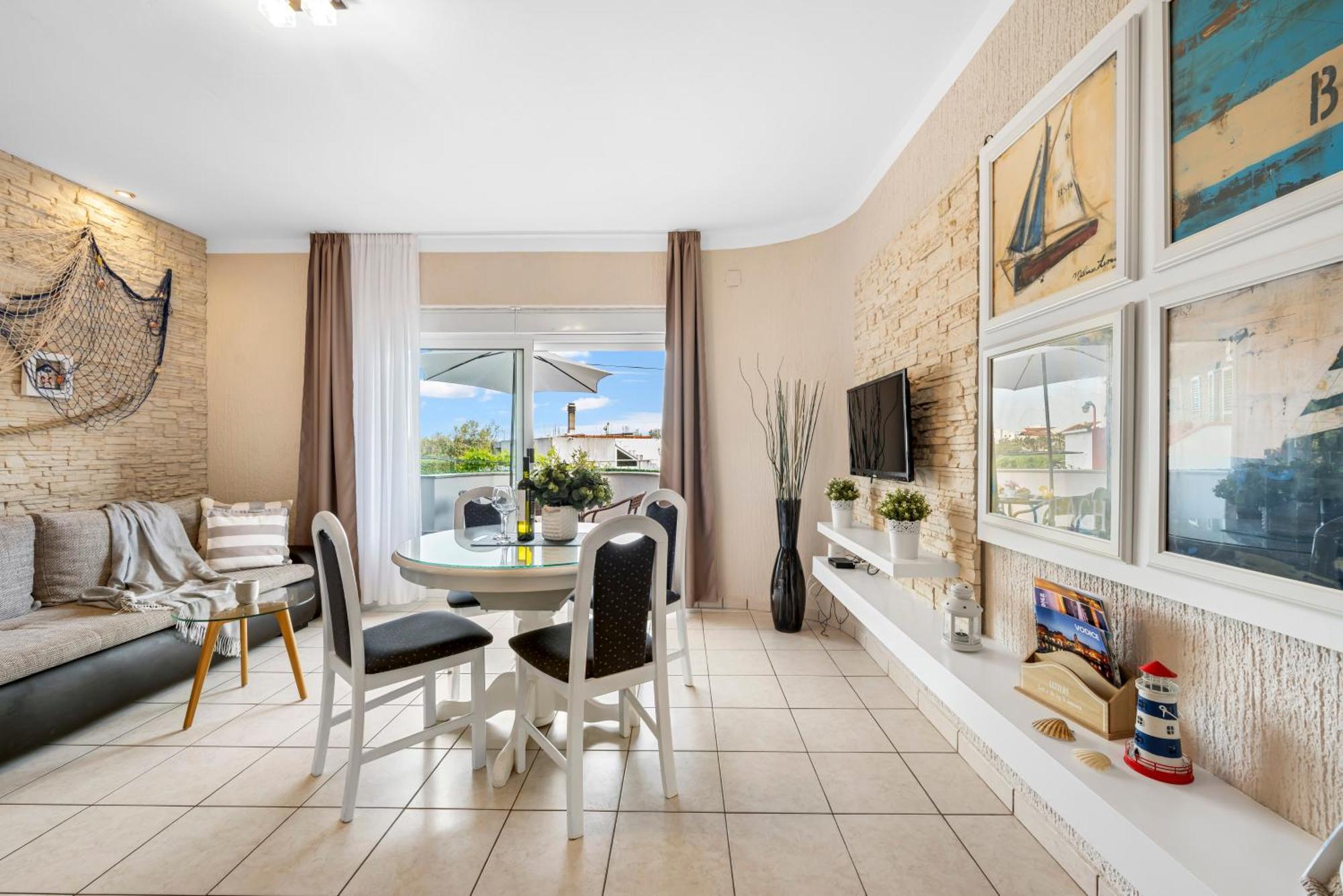 Aquarius Apartments - Beachside With Heated Pool Vodice Esterno foto