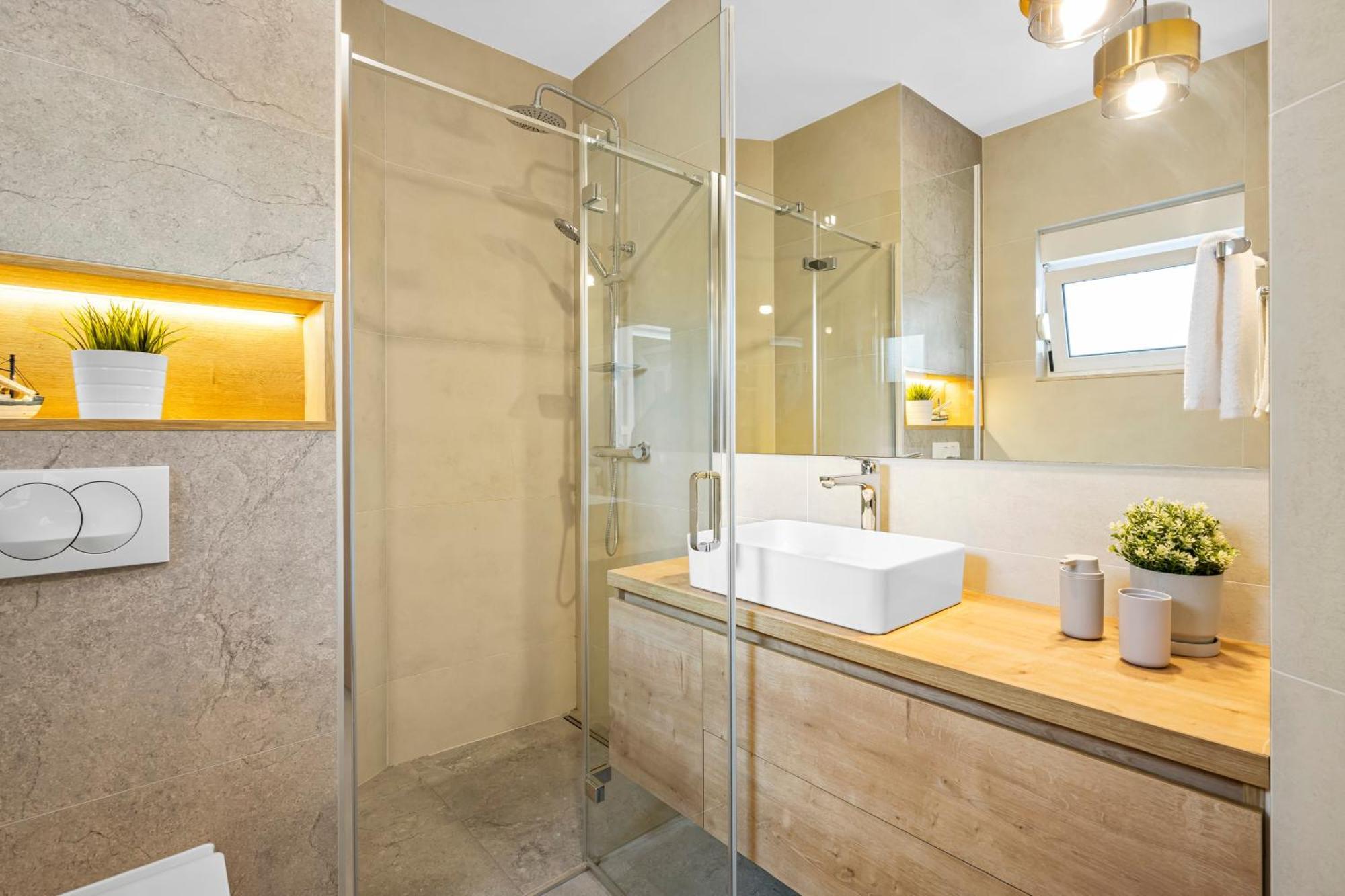 Aquarius Apartments - Beachside With Heated Pool Vodice Esterno foto