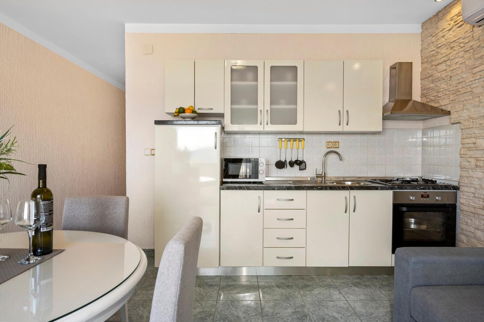 Aquarius Apartments - Beachside With Heated Pool Vodice Camera foto
