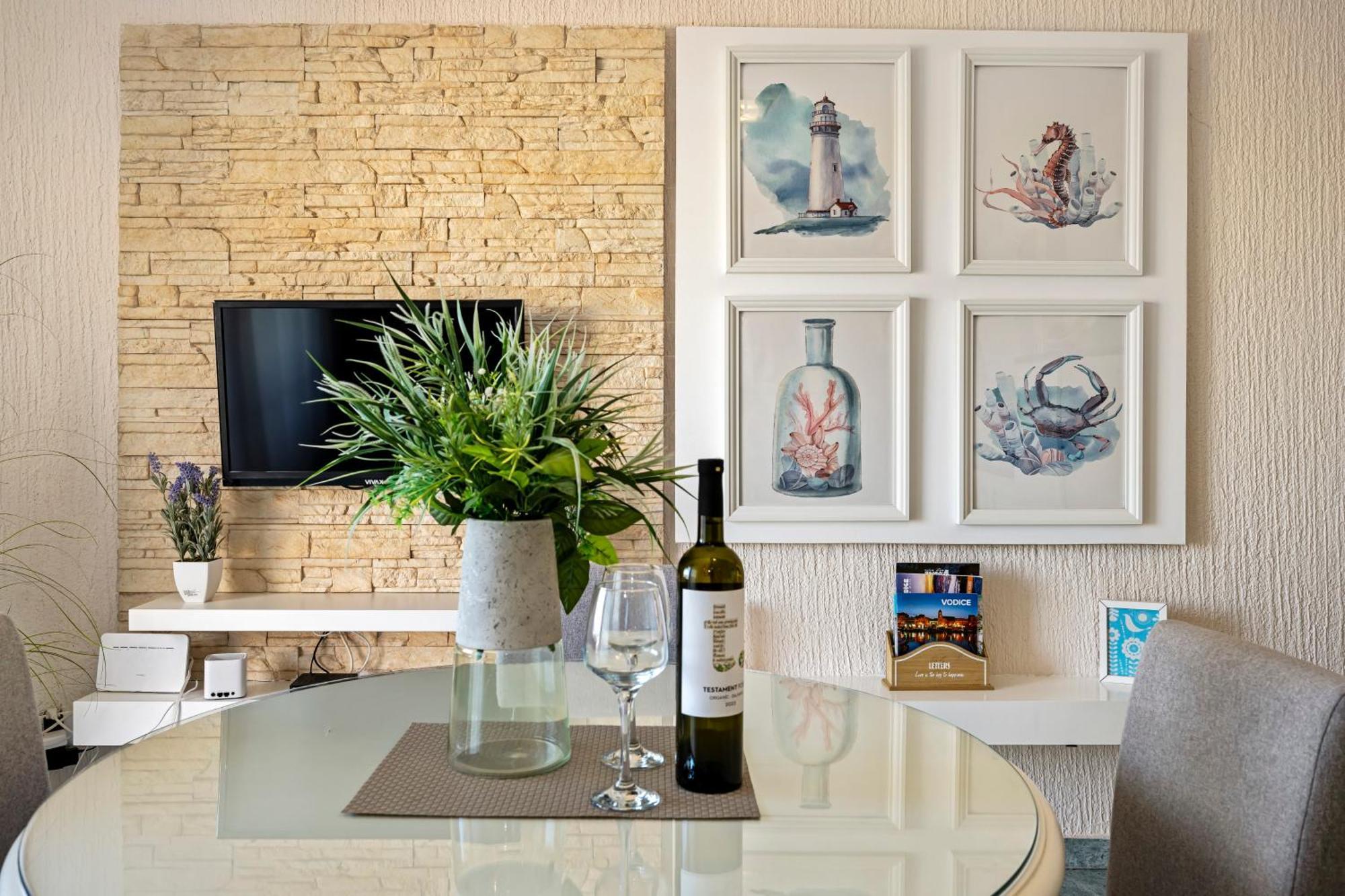 Aquarius Apartments - Beachside With Heated Pool Vodice Esterno foto
