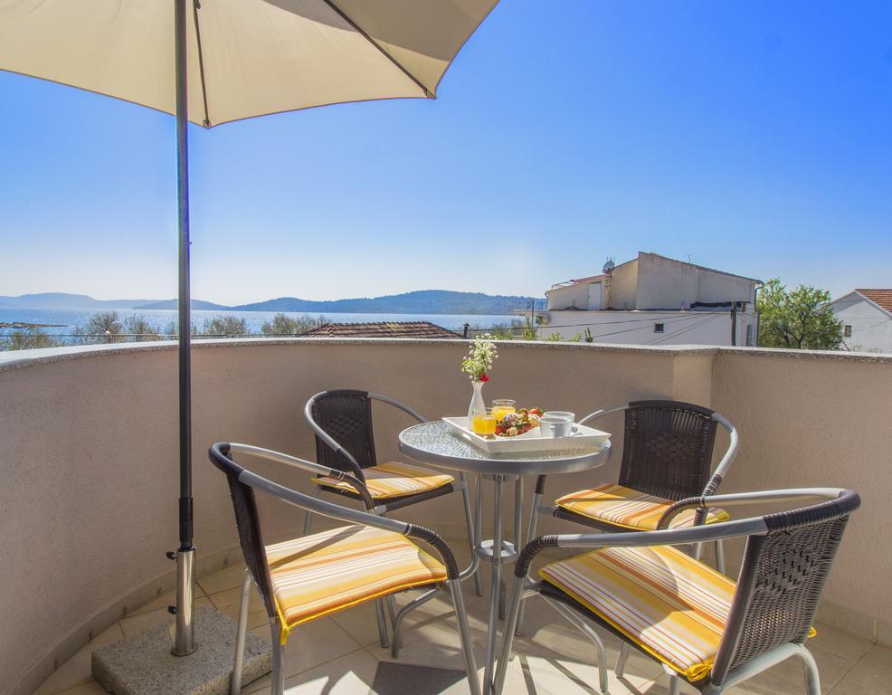 Aquarius Apartments - Beachside With Heated Pool Vodice Esterno foto