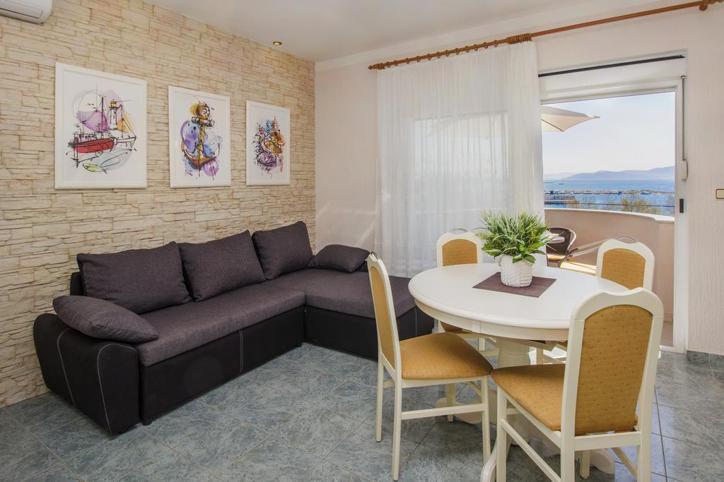 Aquarius Apartments - Beachside With Heated Pool Vodice Esterno foto