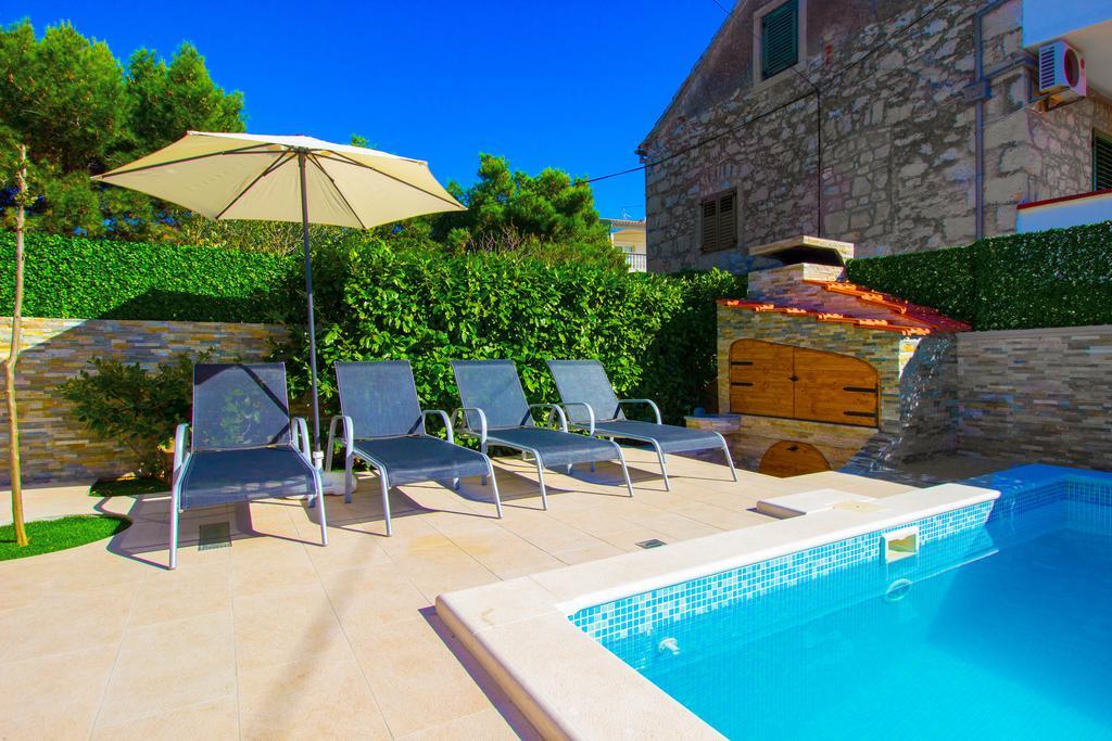 Aquarius Apartments - Beachside With Heated Pool Vodice Esterno foto
