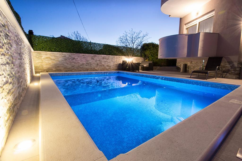 Aquarius Apartments - Beachside With Heated Pool Vodice Esterno foto